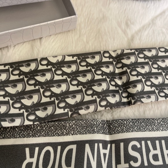 Headband - Picture 6 of 8